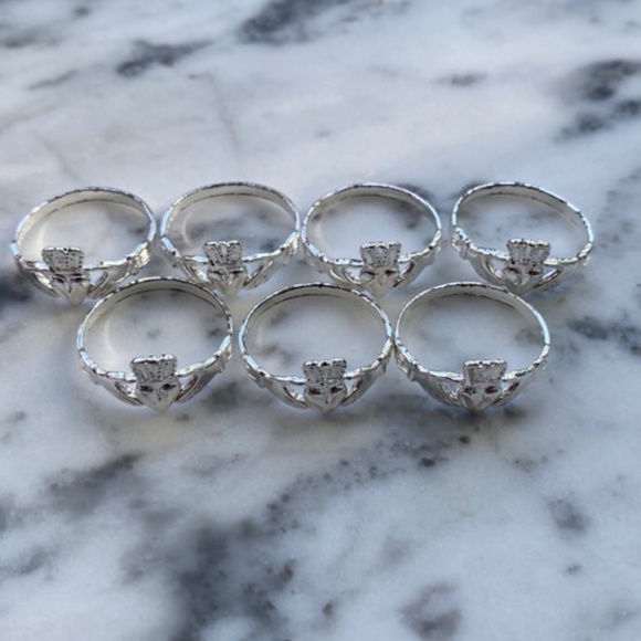 Vintage Set of 7 Sterling Silver Claddagh Rings - Picture 2 of 4